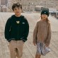 Детски пуловер DKNY за момиче с пришита емблема